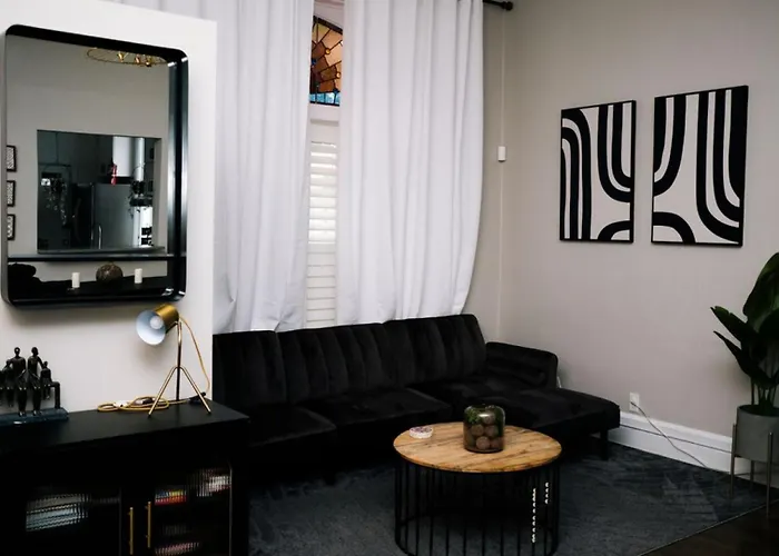 4 Bedroom • Theater • Gym • Walk To Lincoln Park!