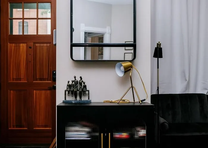 Сasa de vacaciones 4 Bedroom • Theater • Gym • Walk To Lincoln Park!