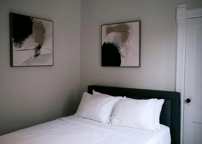 4 Bedroom • Theater • Gym • Walk To Lincoln Park! *