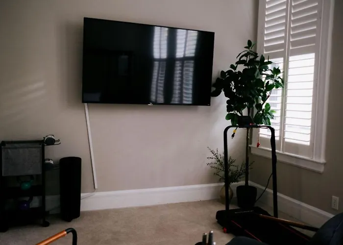 4 Bedroom • Theater • Gym • Walk To Lincoln Park!