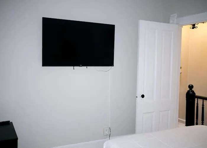 4 Bedroom • Theater • Gym • Walk To Lincoln Park!