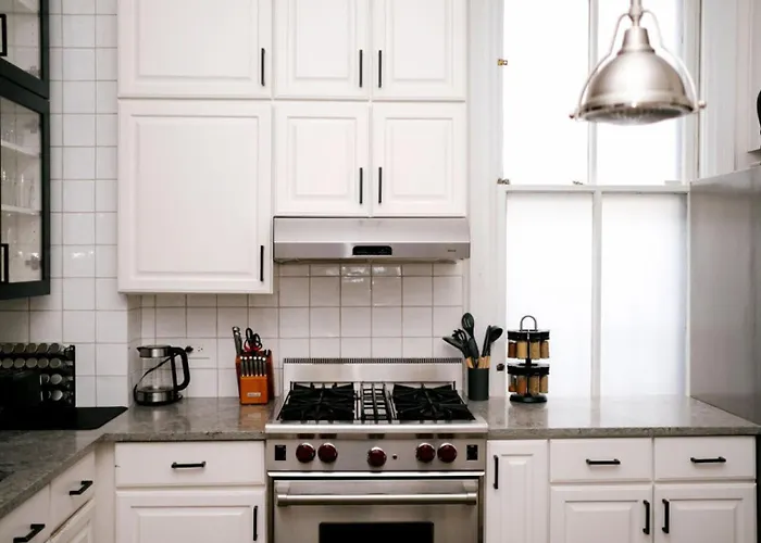 Сasa de vacaciones 4 Bedroom • Theater • Gym • Walk To Lincoln Park! *