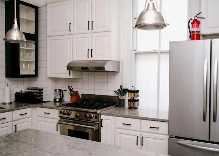 4 Bedroom • Theater • Gym • Walk To Lincoln Park!